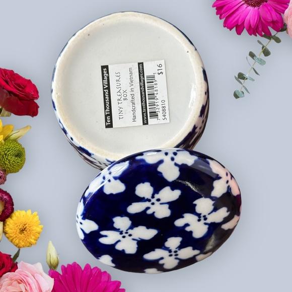 Ten thousand Villages Tiny Treasure Box Pottery Blue & White Trinket Box - Picture 5 of 5